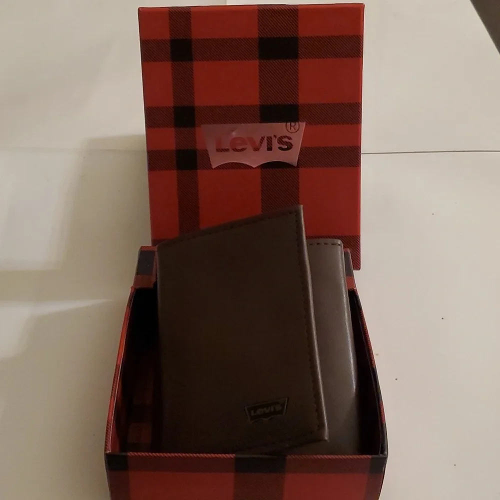 New mens real leather brown Levi's trifold wallet - Picture 2 of 7